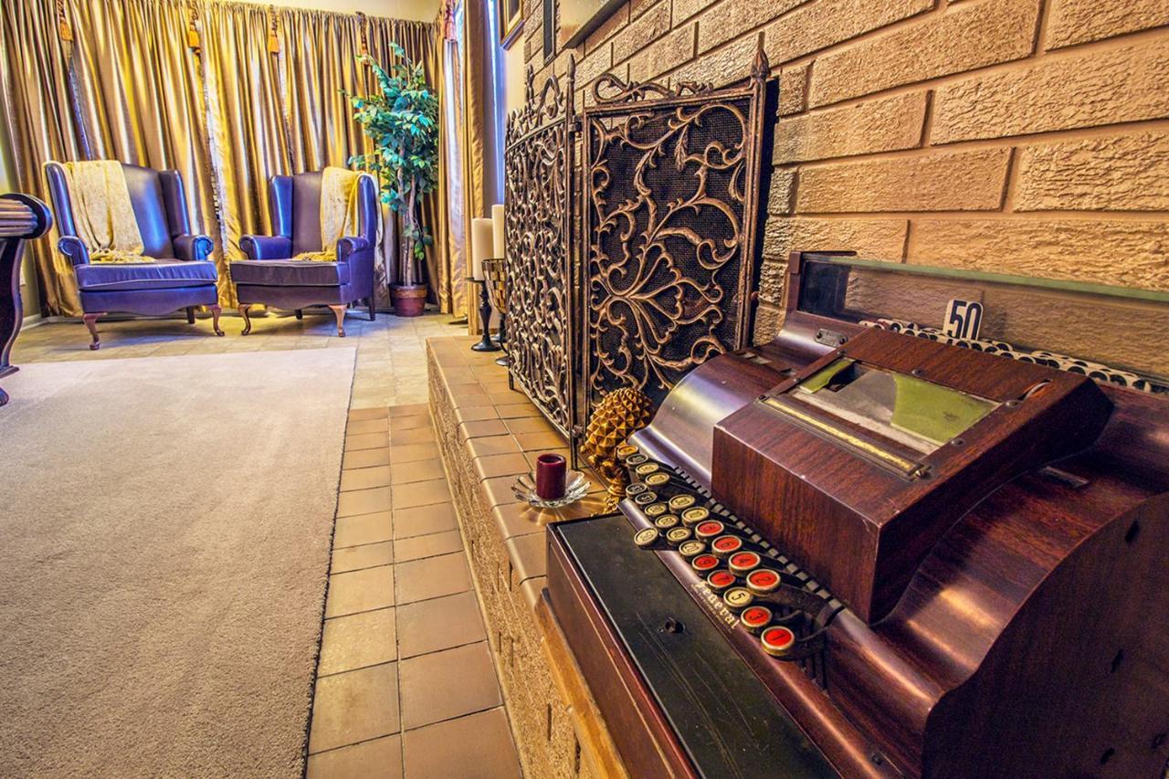 The Foxtrot Inn Ava Room photo